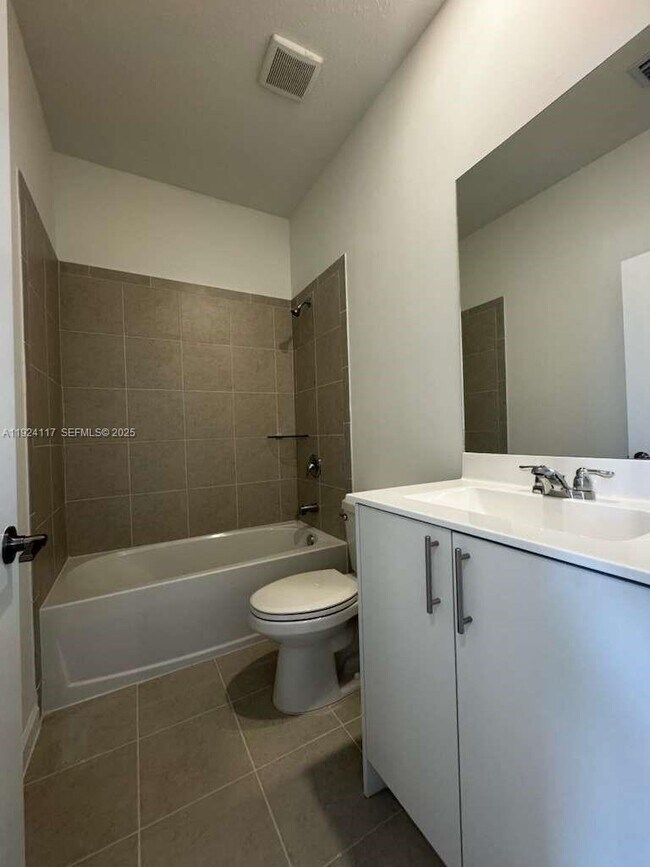 Building Photo - 632 SE 14th Ct