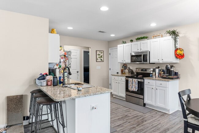 Building Photo - 105 Tahoma Dr