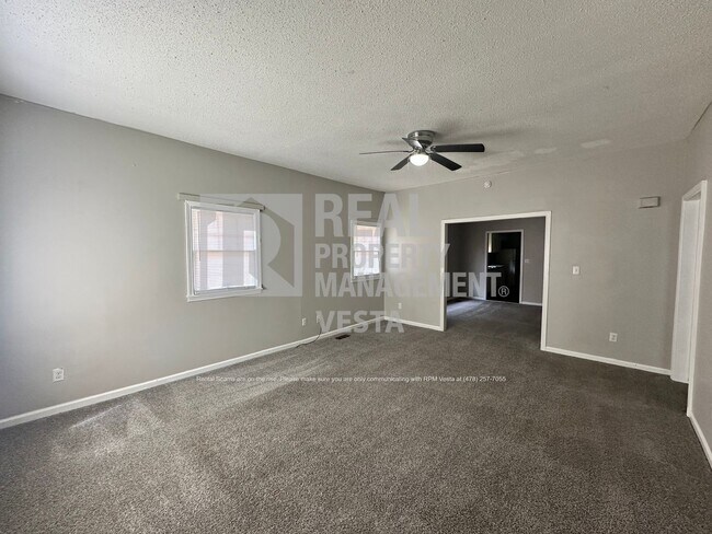 Building Photo - 1082 Lamont St