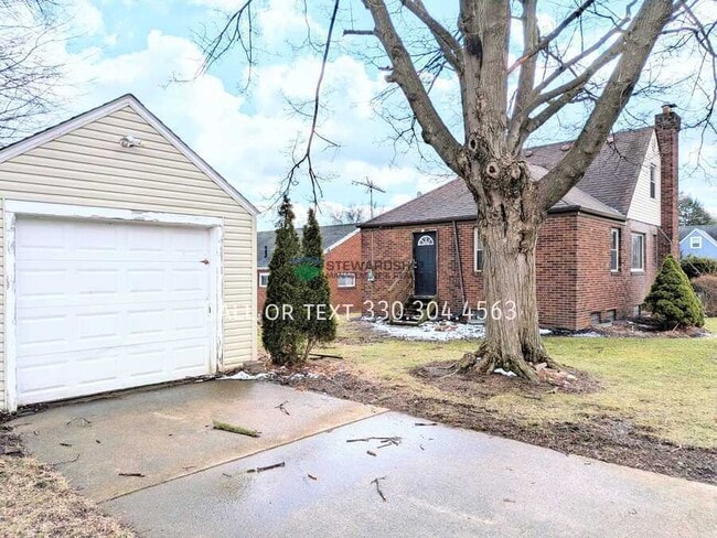 Building Photo - 1303 23rd St NE