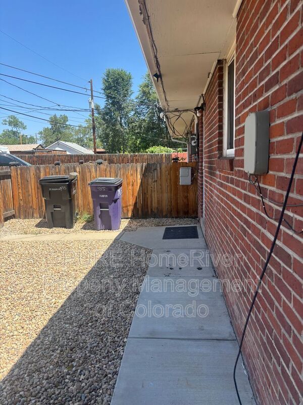 Building Photo - 935 Winona Ct