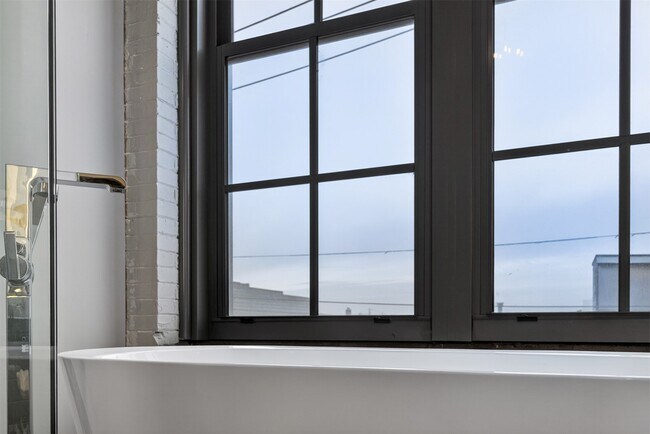 Building Photo - 2647 Locust St