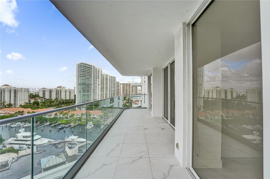 Building Photo - 19707 Turnberry Way