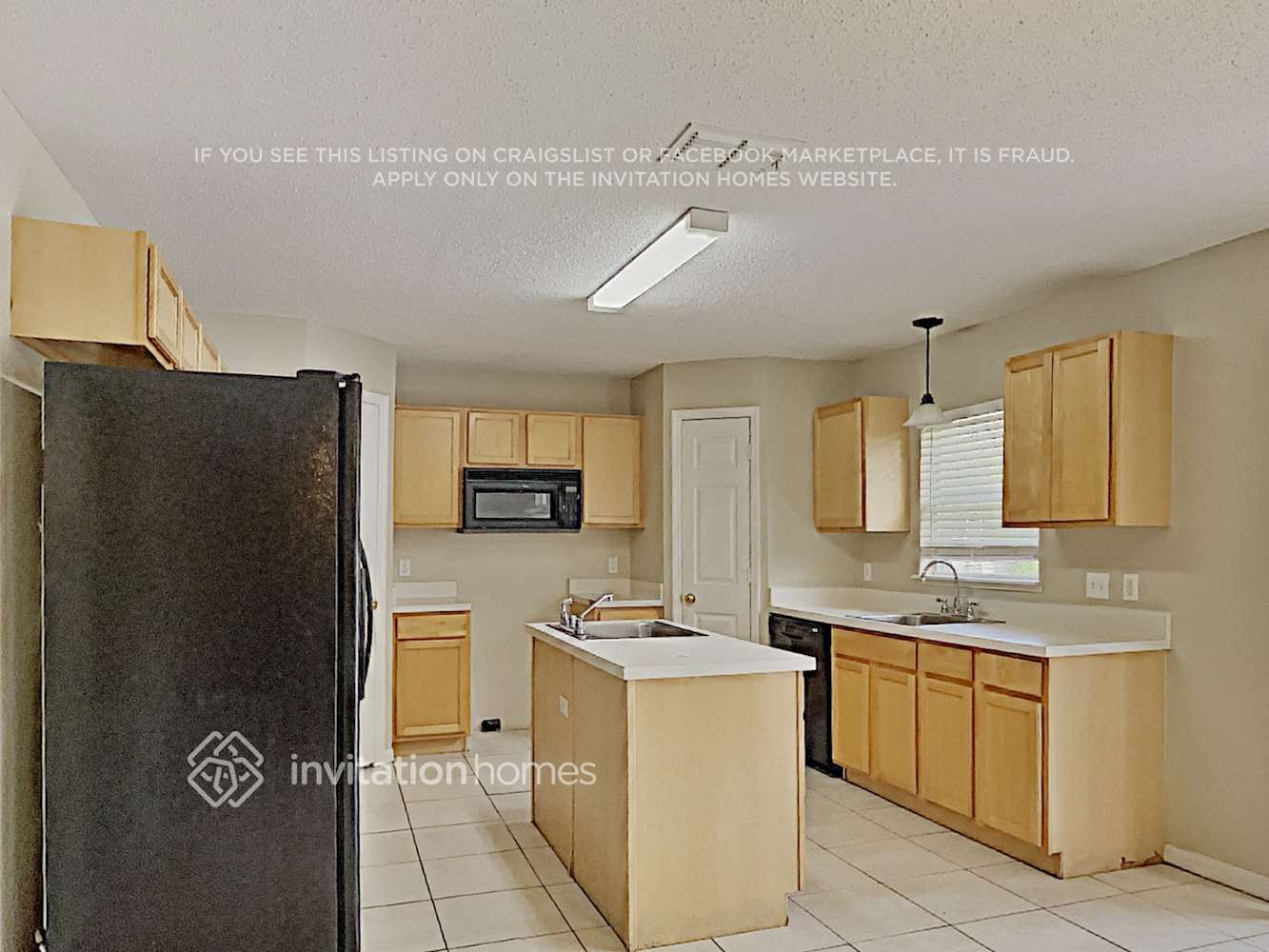 Building Photo - 1701 Alhambra Crest Dr