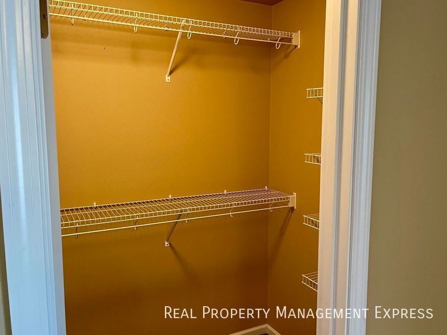 Building Photo - Amazing 3 Bedroom 2.5 Bath townhome in Harrisburg