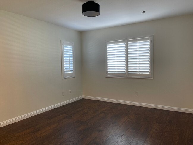 Building Photo - Cozy Town Home For Rent