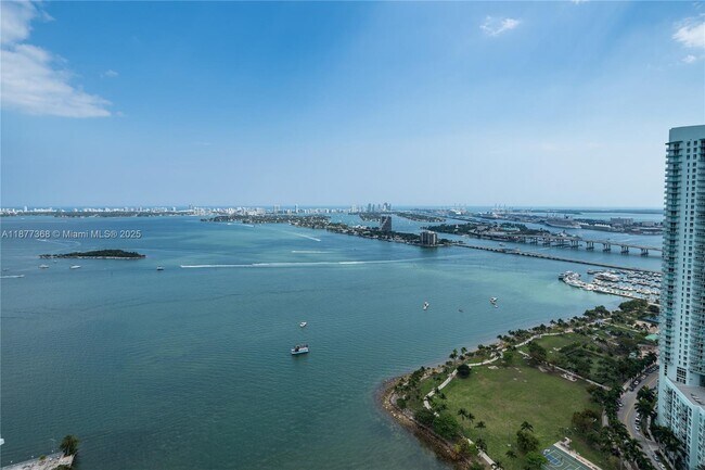 Building Photo - 2020 N Bayshore Dr