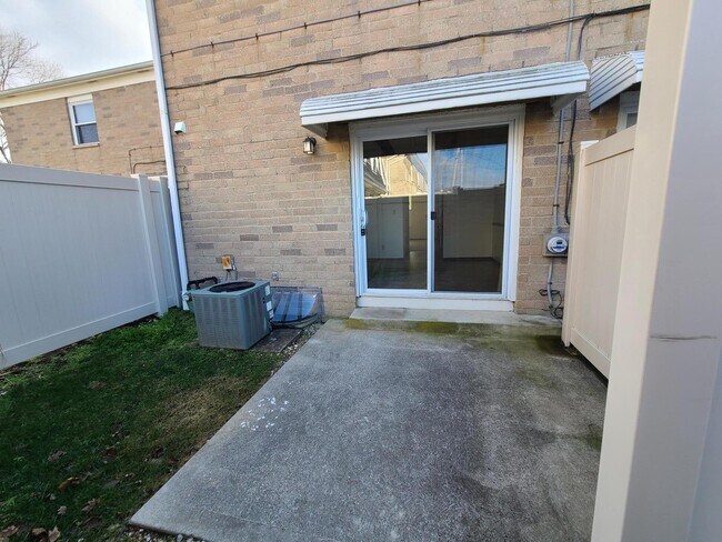 Building Photo - 5013 Godown Rd