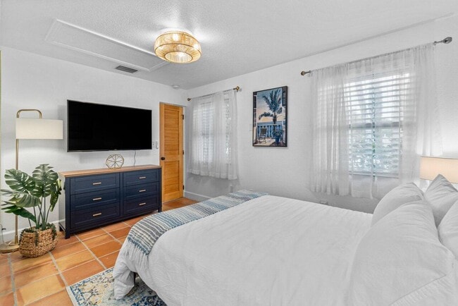 Building Photo - 1911 Parker Ave