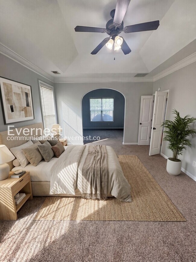 Building Photo - Limited Time Special Offer / 4 Bed, 2 Bath Home with Garage / Pet-Friendly / Available Now!