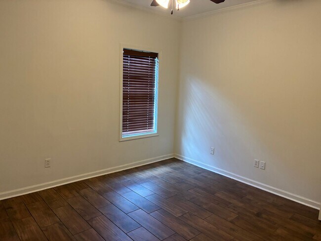 Building Photo - 125 Cypress Gln