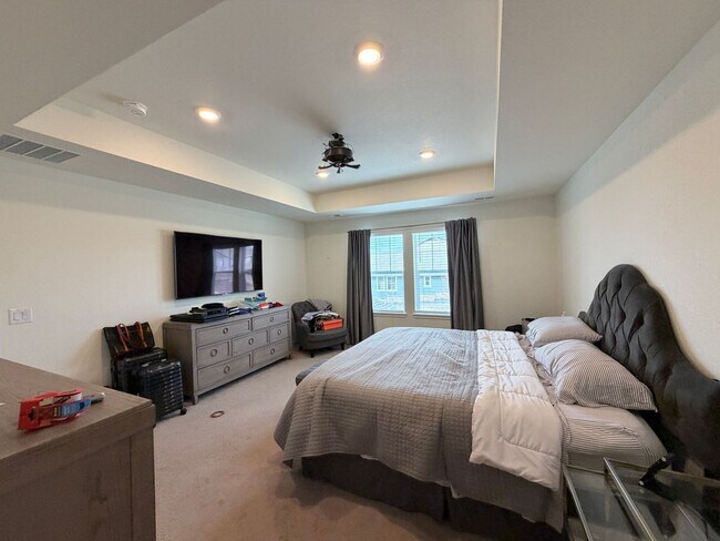 Building Photo - Exquisite Elizabeth Home