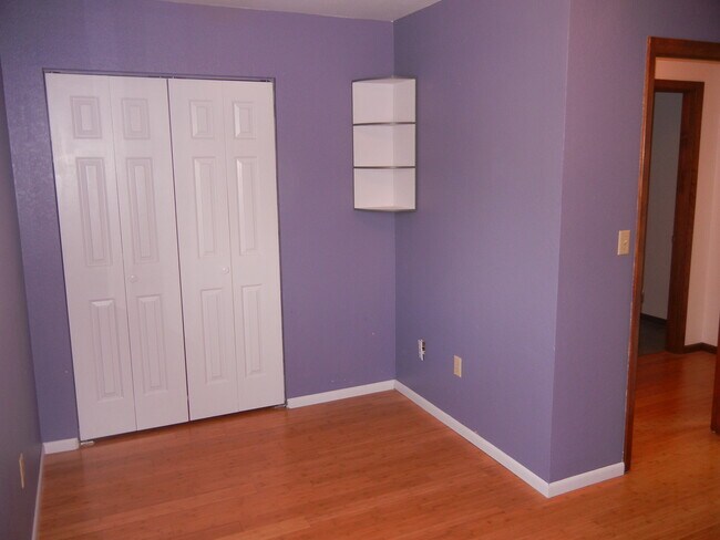 Building Photo - Cute 3 Bedroom Condo- Walking Distance to MSU Campus!