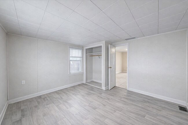 Building Photo - 3002 S Rybolt Ave