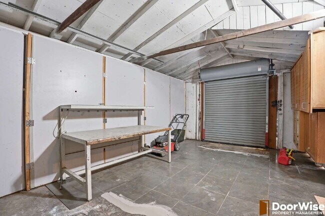 Building Photo - Charming 4-Bed Newberg Home!