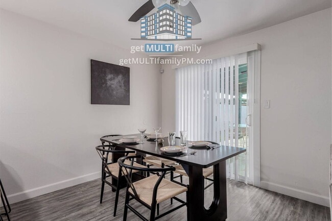 Building Photo - 515 W Pebble Beach Dr