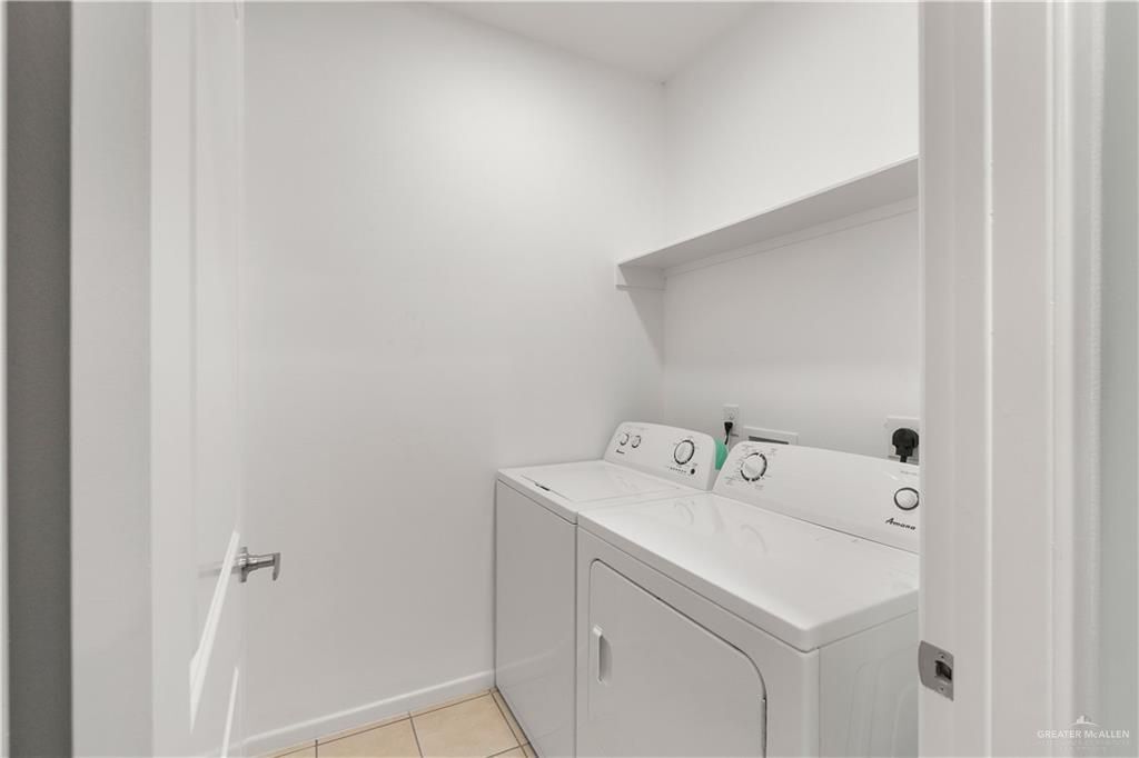 Building Photo - 418 N 3rd St