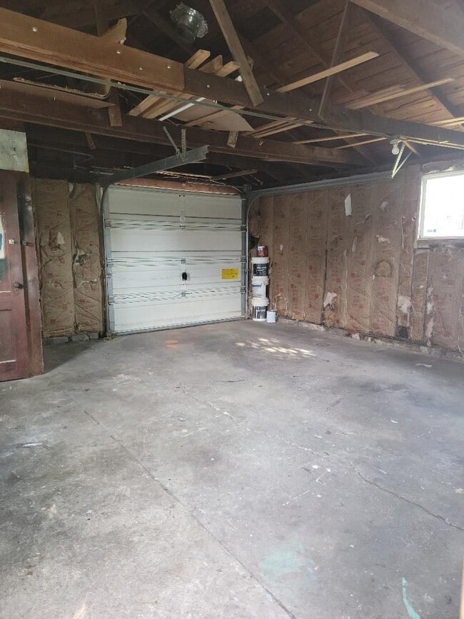 Building Photo - 2 Bedroom House in South Tacoma w Detached garage