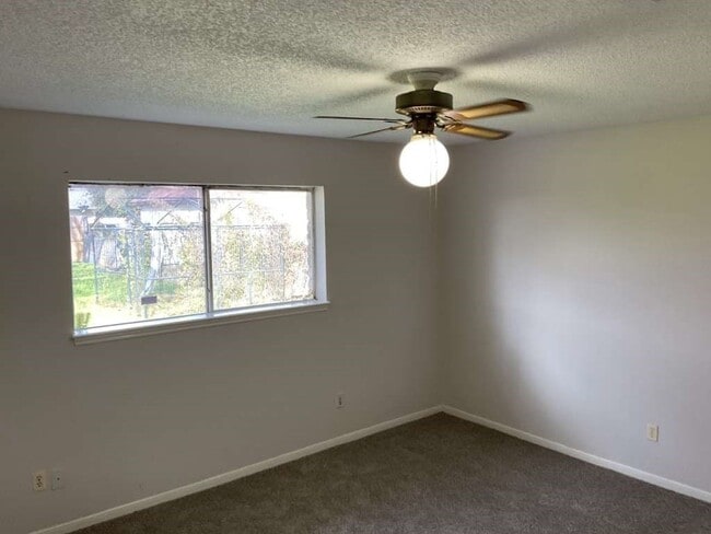 Building Photo - 117 Bastrop St