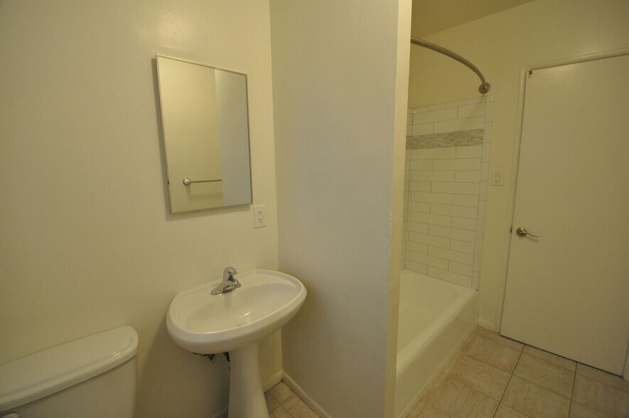 Building Photo - 14830 Dickens St