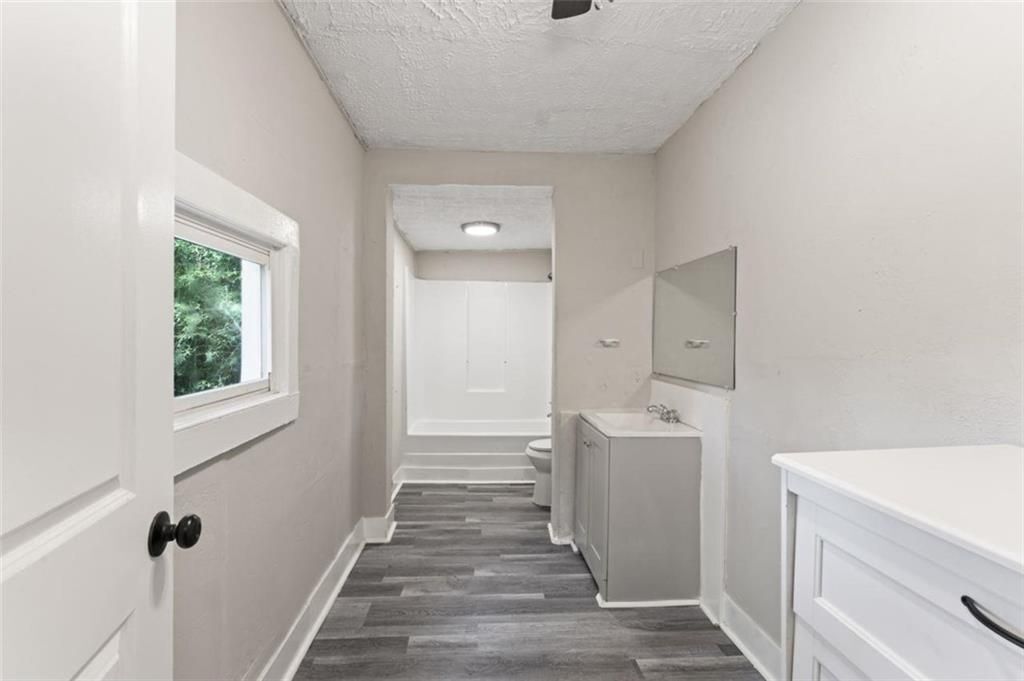 Building Photo - 212 W Quilly St