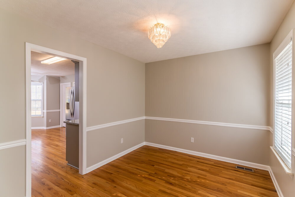 Building Photo - 107 Walton Trce S