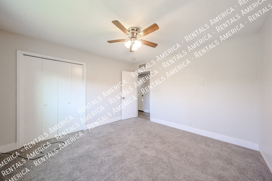 Building Photo - 2110 W Greenbriar Dr