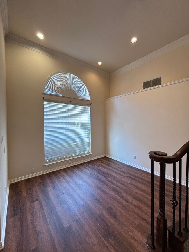 Building Photo - Beautiful 4BR 3.5BA Home w/ 3 Car Garage • Patio & Yard • 3 living areas in Grapevine