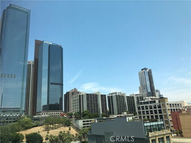 Building Photo - 400 S Broadway