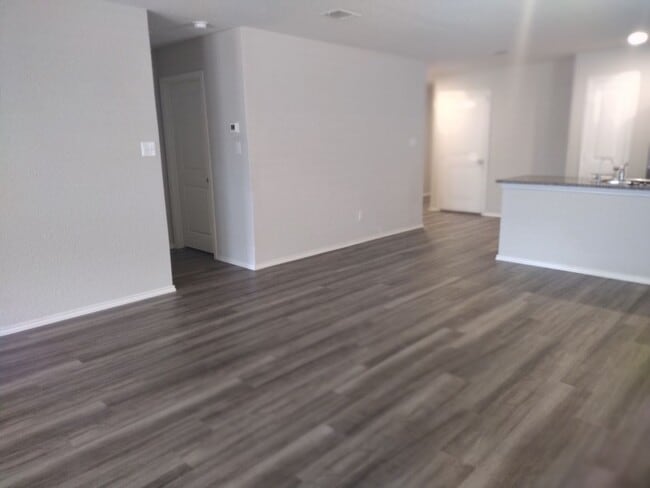 Building Photo - Charming 3 bedroom in Republic Creek!