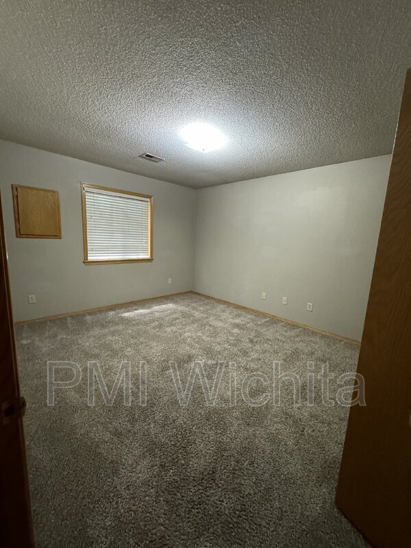 Building Photo - 107 S Gordon St