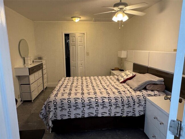 Building Photo - 1631 NE 32nd St