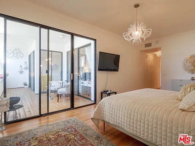 Building Photo - 2276 S Beverly Glen Blvd