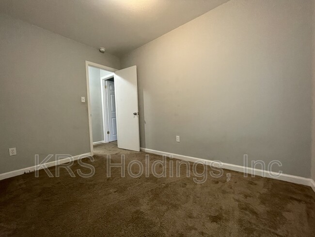 Building Photo - 117 Beechwood Ave