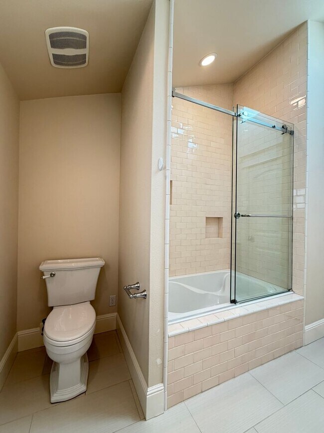 Building Photo - Gorgeous Custom Home In the Uplands Neighborhood. 4bd plus office. 2944sf.