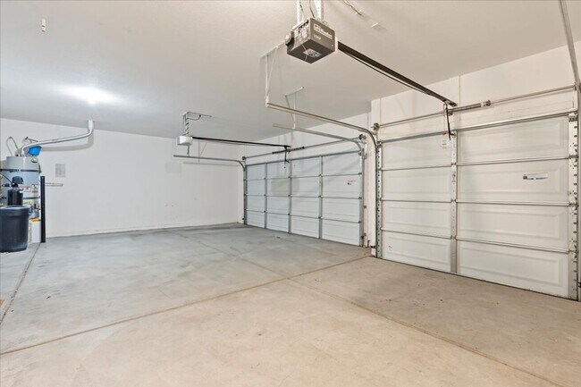 Building Photo - North Las Vegas Beauty – Roomy, Stylish, a...