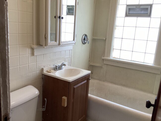 Building Photo - 3730-3732-3732 W Roberts St