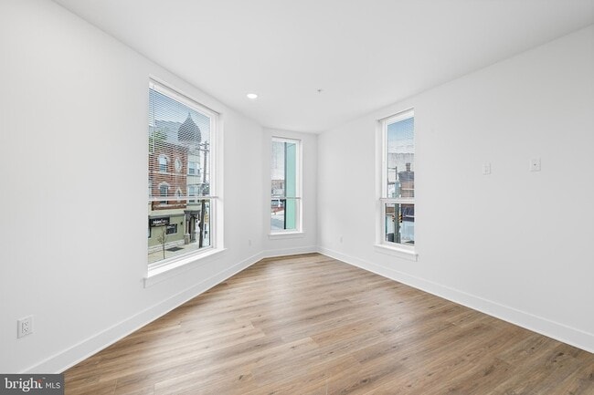 Building Photo - 4324 Lancaster Ave