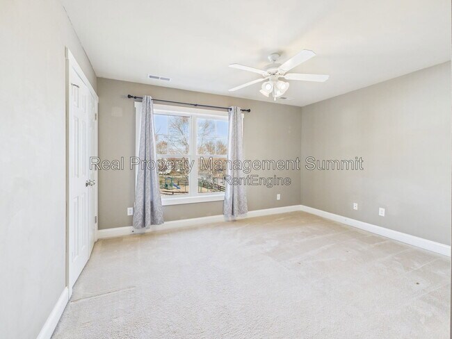 Building Photo - 350 Marquette Ct