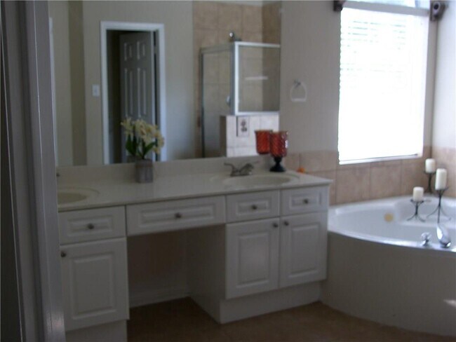 Building Photo - 2054 Kimbrook Dr