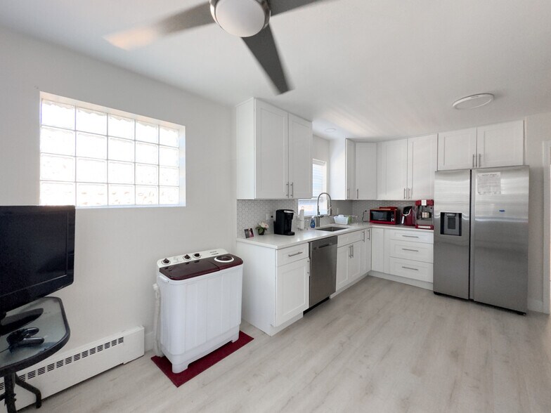 Building Photo - 2728 N 75th Ave