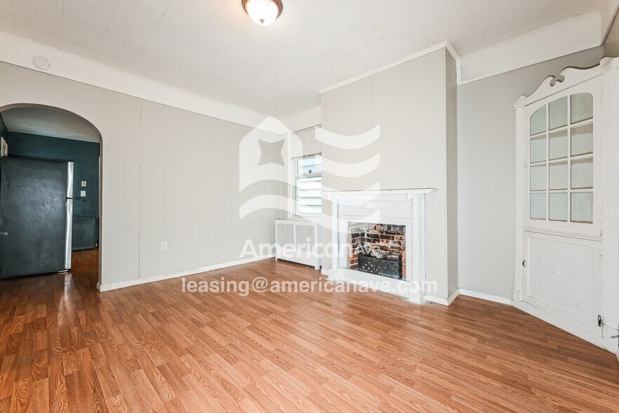 Building Photo - 1605 Mobile Ave