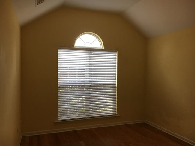 Building Photo - 109 Marigold Dr