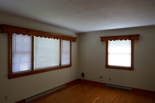 Building Photo - 805 W Grubb St