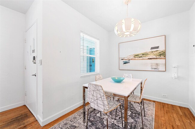 Building Photo - 3015 Seville St