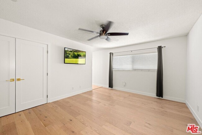Building Photo - 4069 W Rosecrans Ave