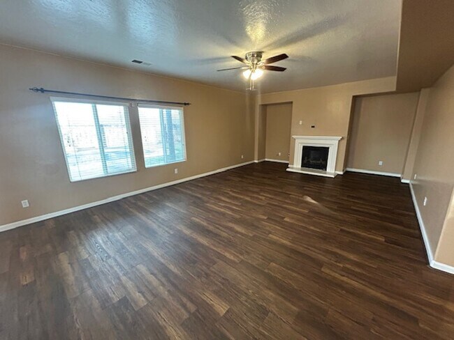 Building Photo - 4 Bedroom 2.5 Bathroom in NW Visalia with a Pool!! Just in Time for Summer!!!