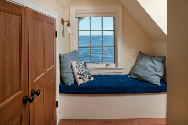 Building Photo - 7 Point Rd