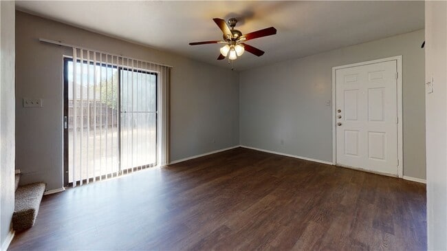Building Photo - 1002 Verde Dr