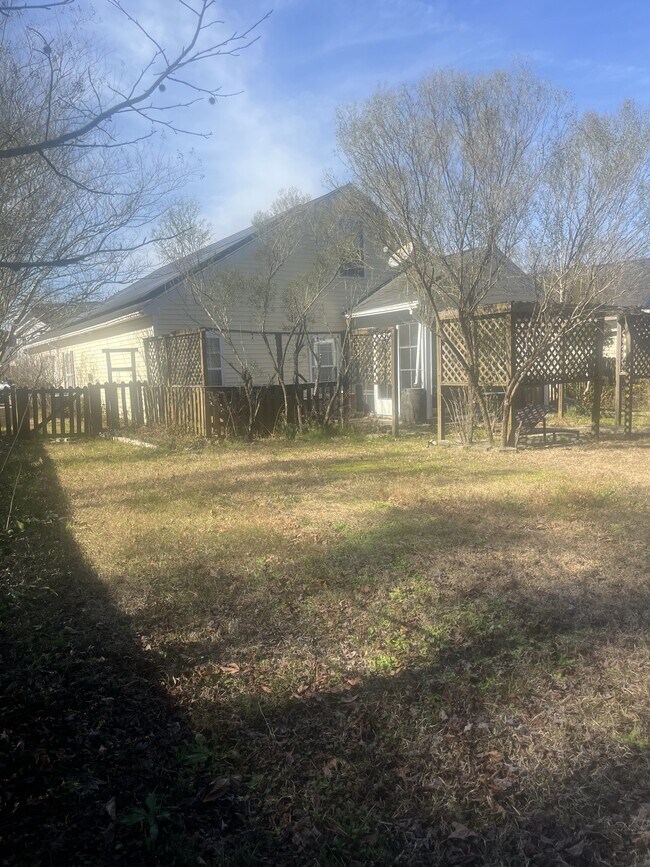 Building Photo - 343 Briarbend Rd